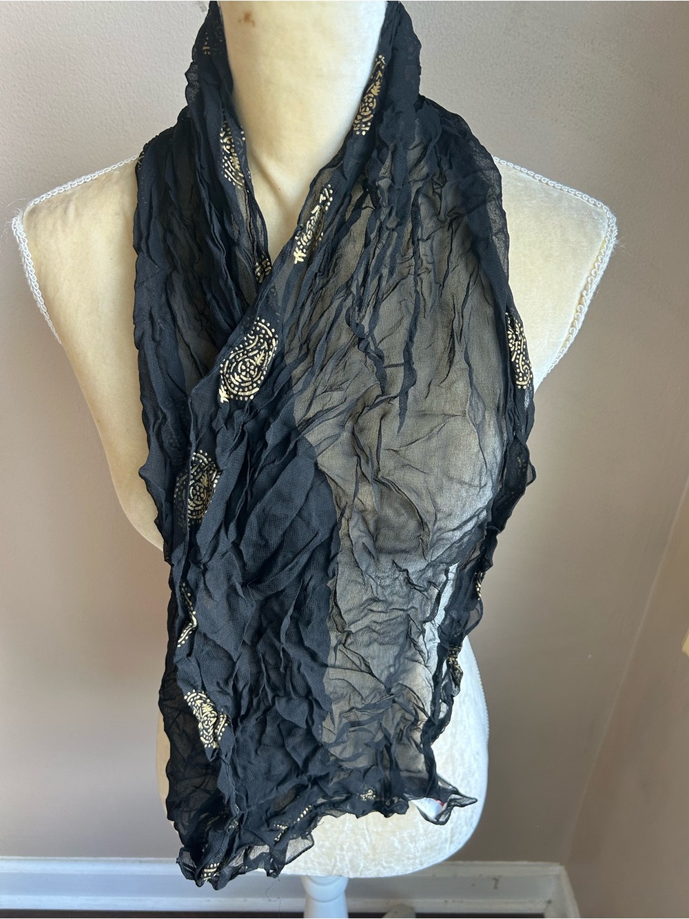 New Womens Black Crinkle Scarf With Gold Paisely Motifs 5001-3102